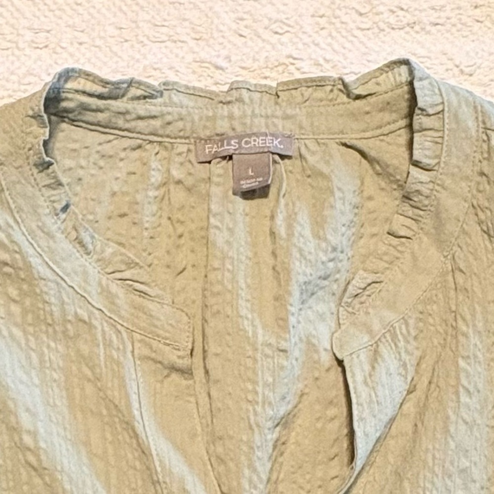 👚 2 Piece Falls Creek Sage Flutter Ruffle Sleeve Top with White Tank size Large - Picture 3 of 9